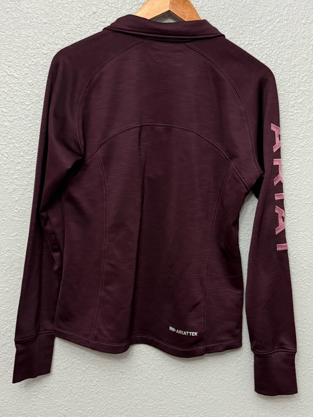 Ariat | Women's Tek Team 1/2 Zip Sweatshirt | Burgundy | Size Medium - Picture 3 of 5
